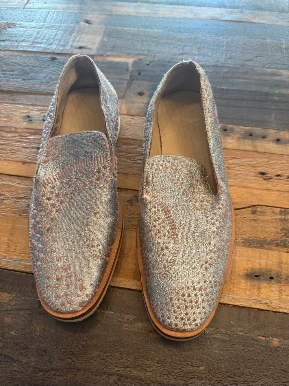 Free People “Snake Eyes” Slip On Silver Loafer size 38